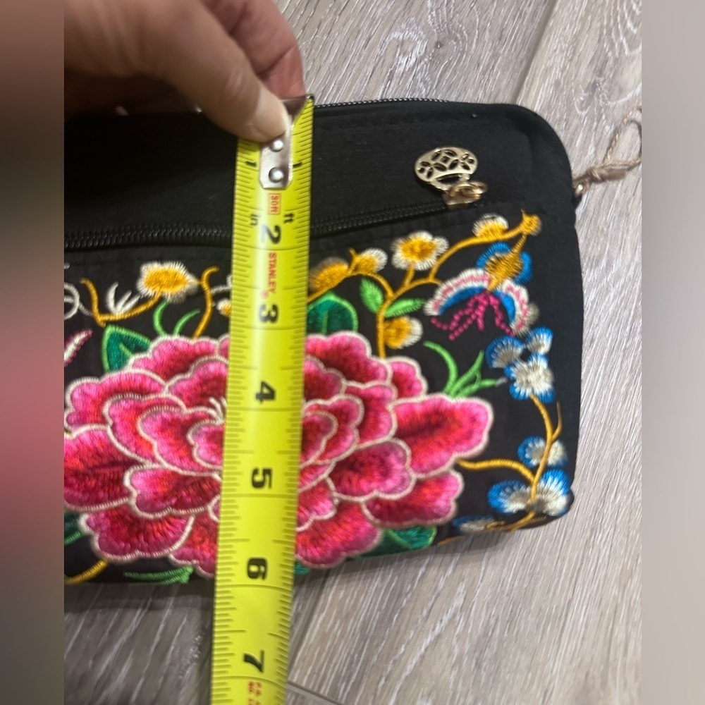 🛍️Embroidered  mini crossbody bag or hand bag. Both side have the zipper pocket - Picture 5 of 8